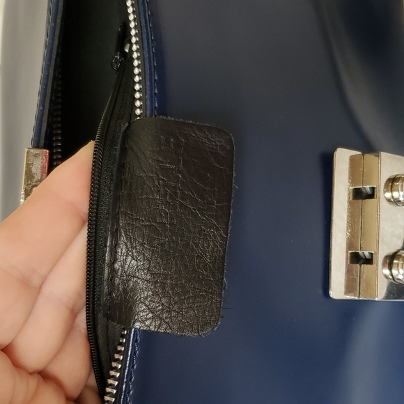 Vera Pelle Blue Crossbody Bag - Picture 9 of 11